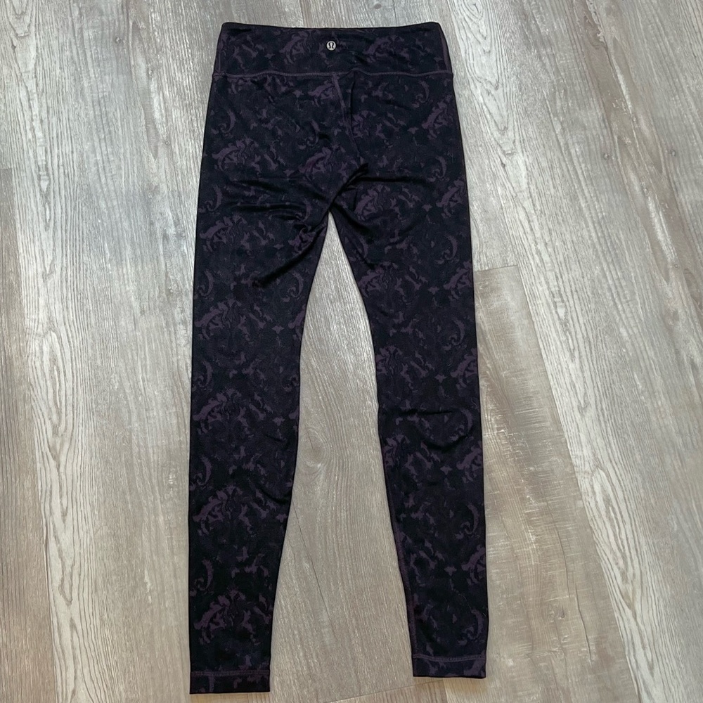 Lululemon Wunder Under Pant
Beautiful Baroque Deep Zinfandel Purple Black size 6